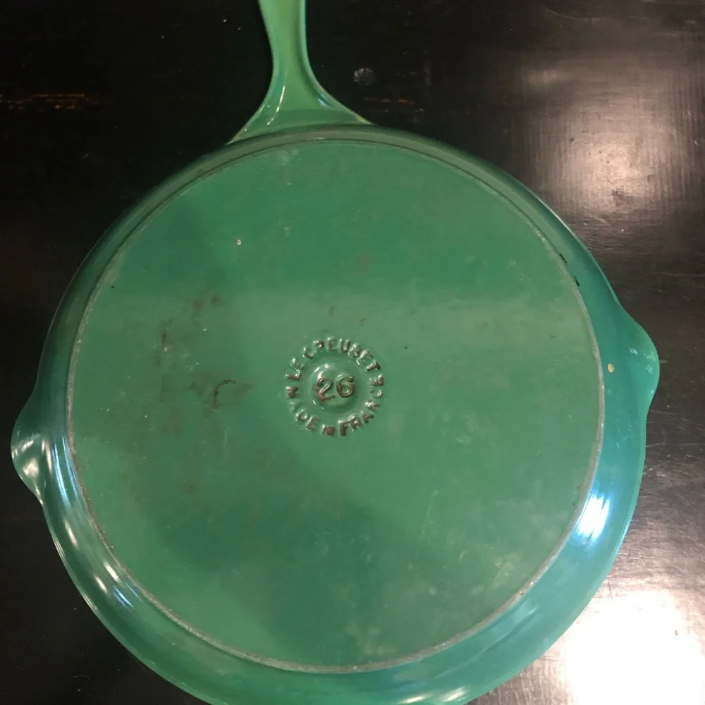 Le Creuset 26 cm fry pan cast iron green great condition preowned